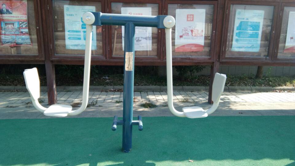 雙位坐蹬器