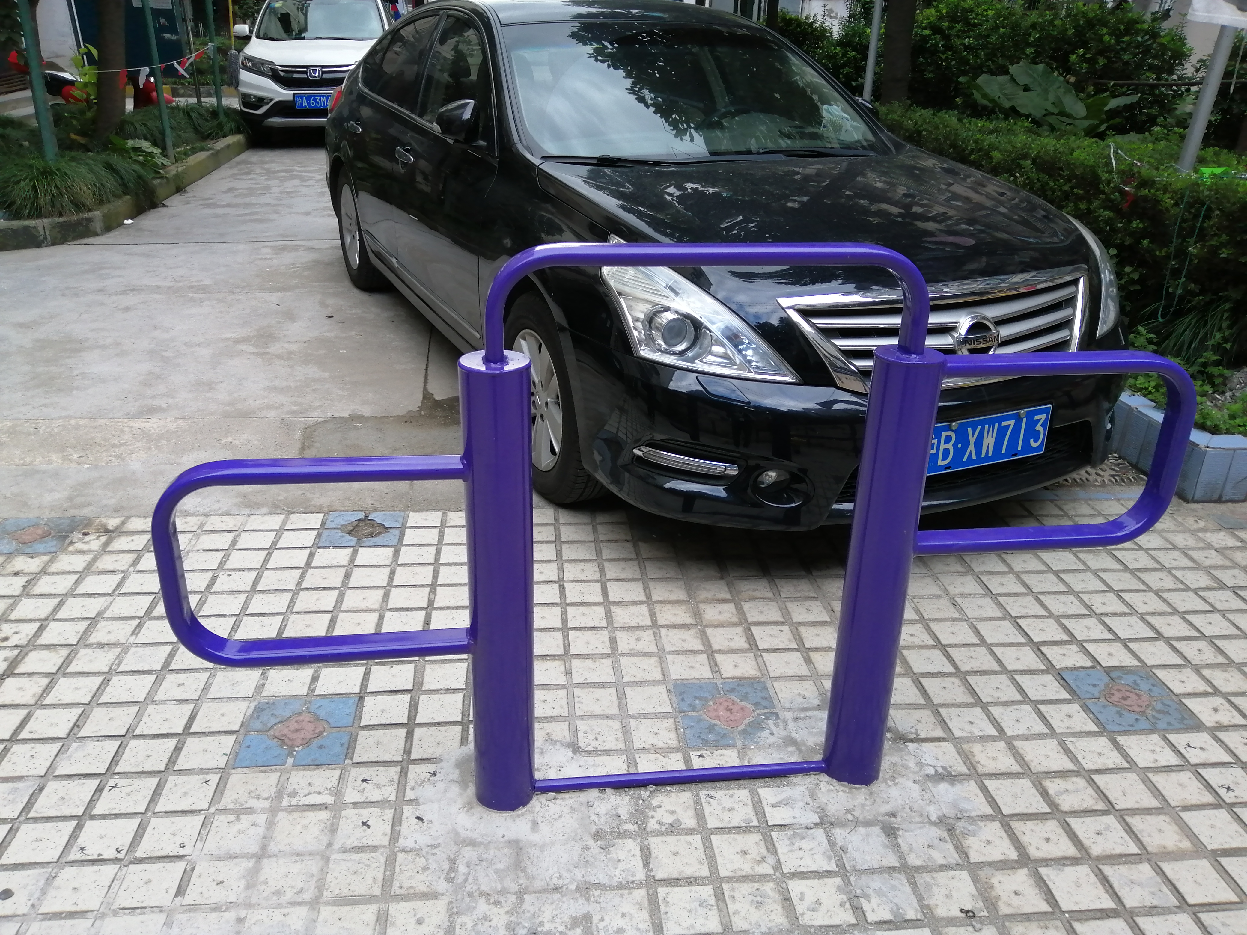 彈振壓腿器