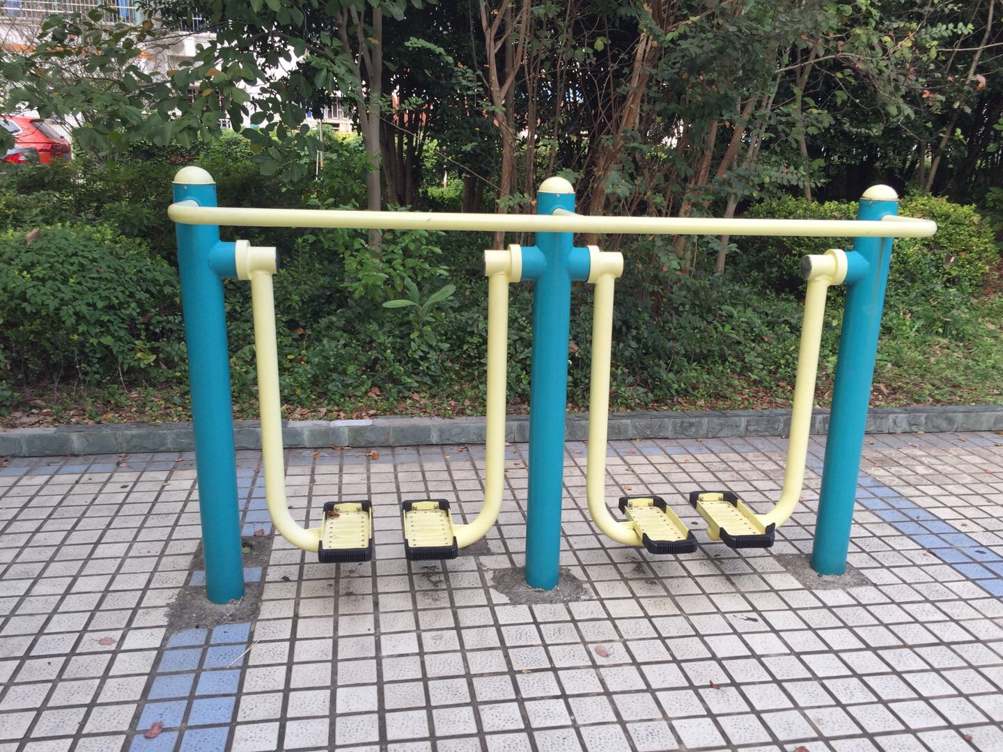 雙位太空漫步機