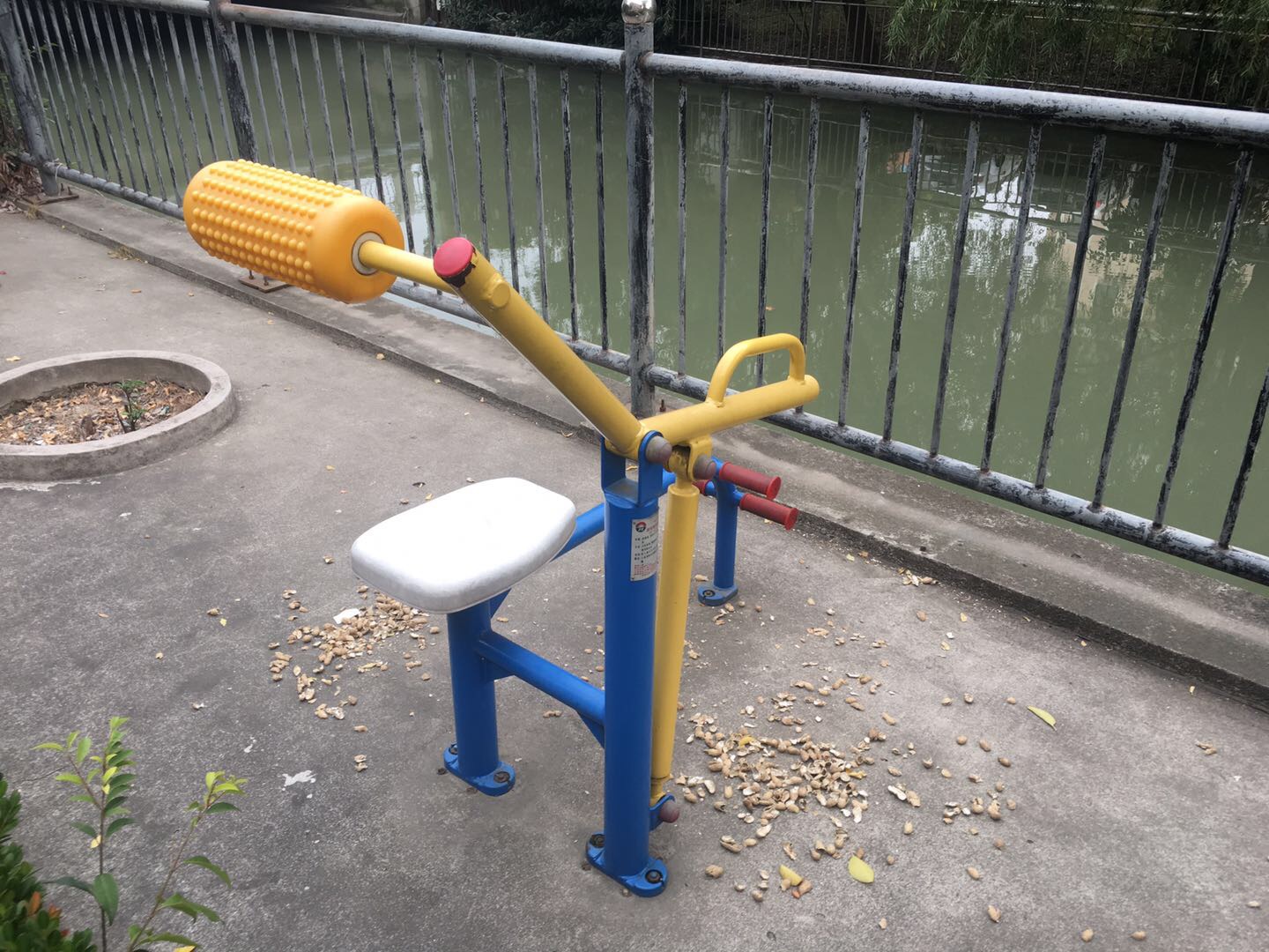 腹背鍛煉器