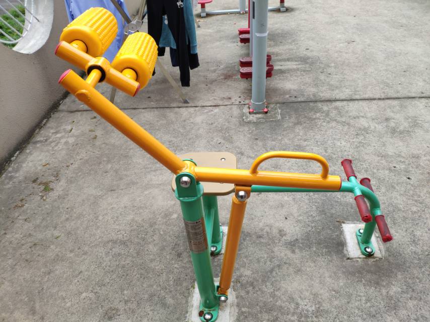 腹背鍛煉器
