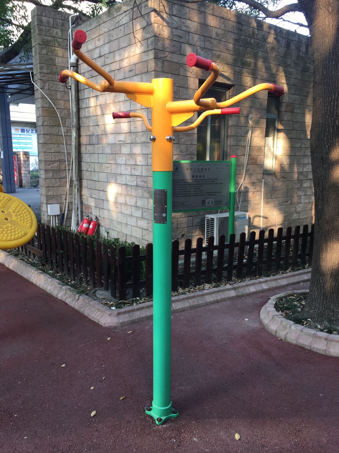 三位引體架