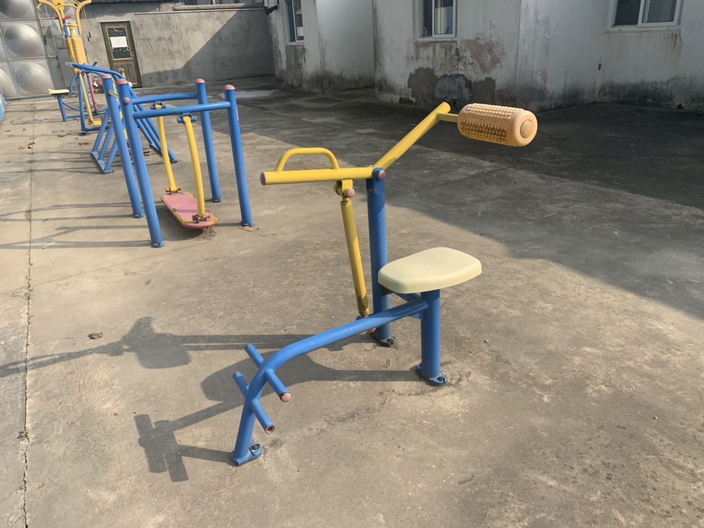 腹背鍛煉器