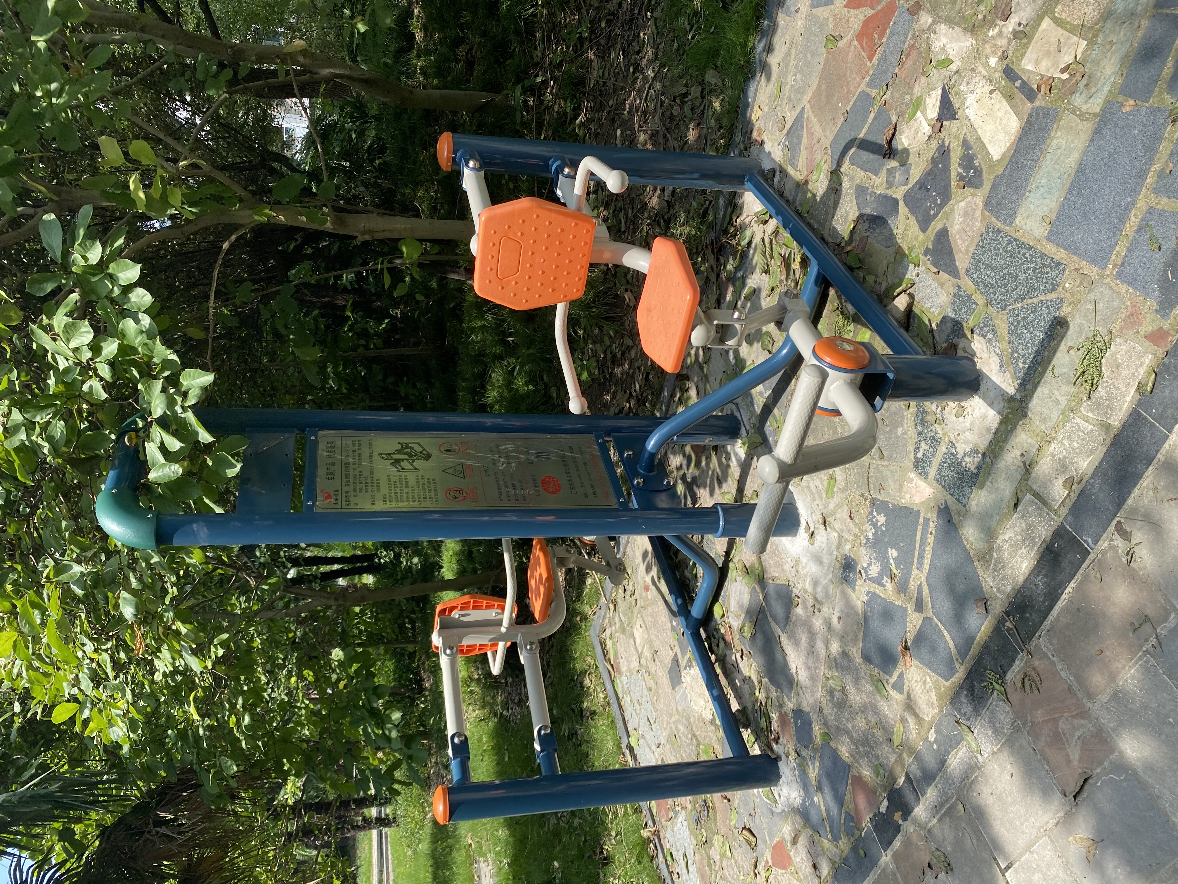 雙位坐蹬器