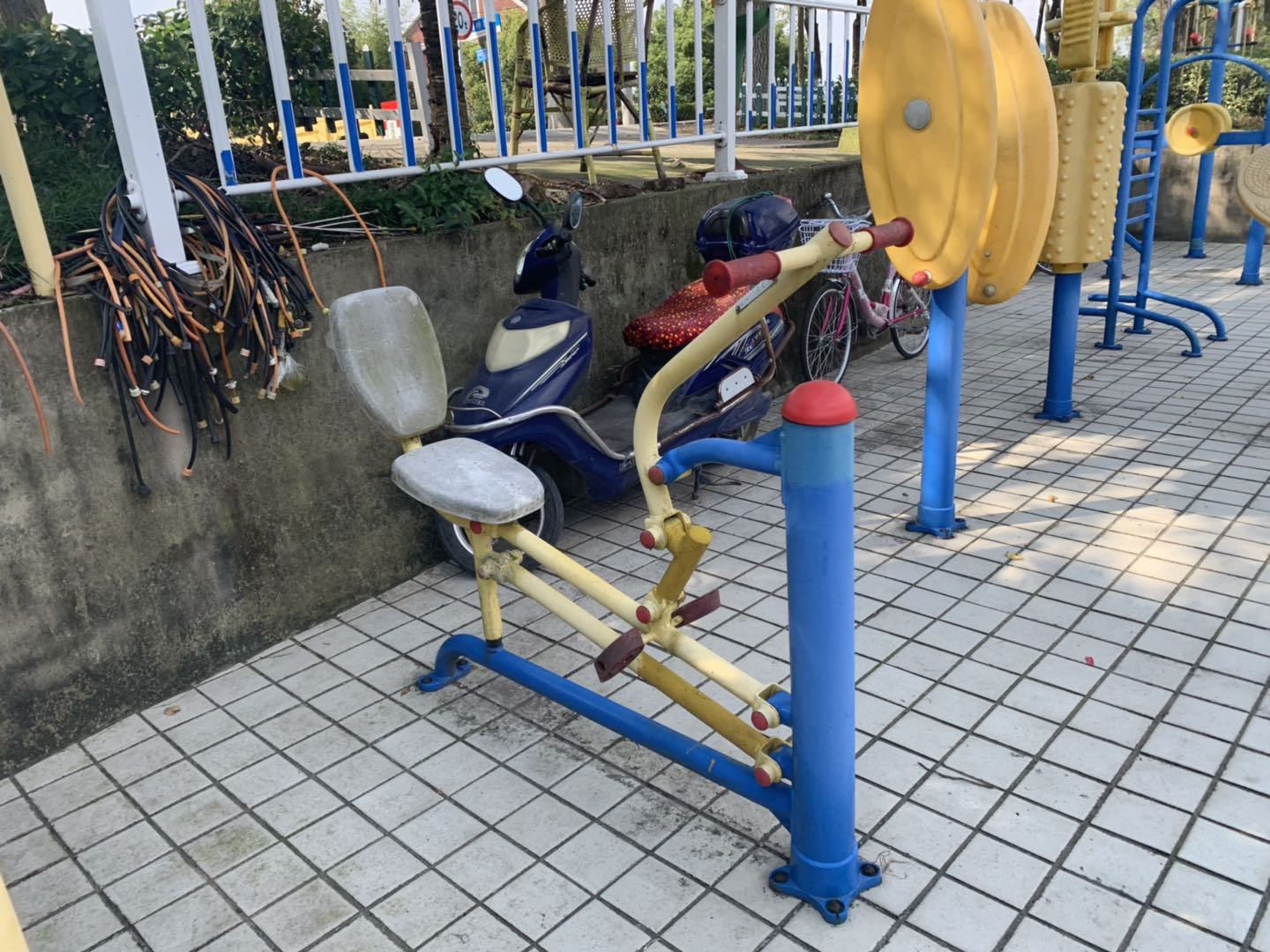 自重拉力器