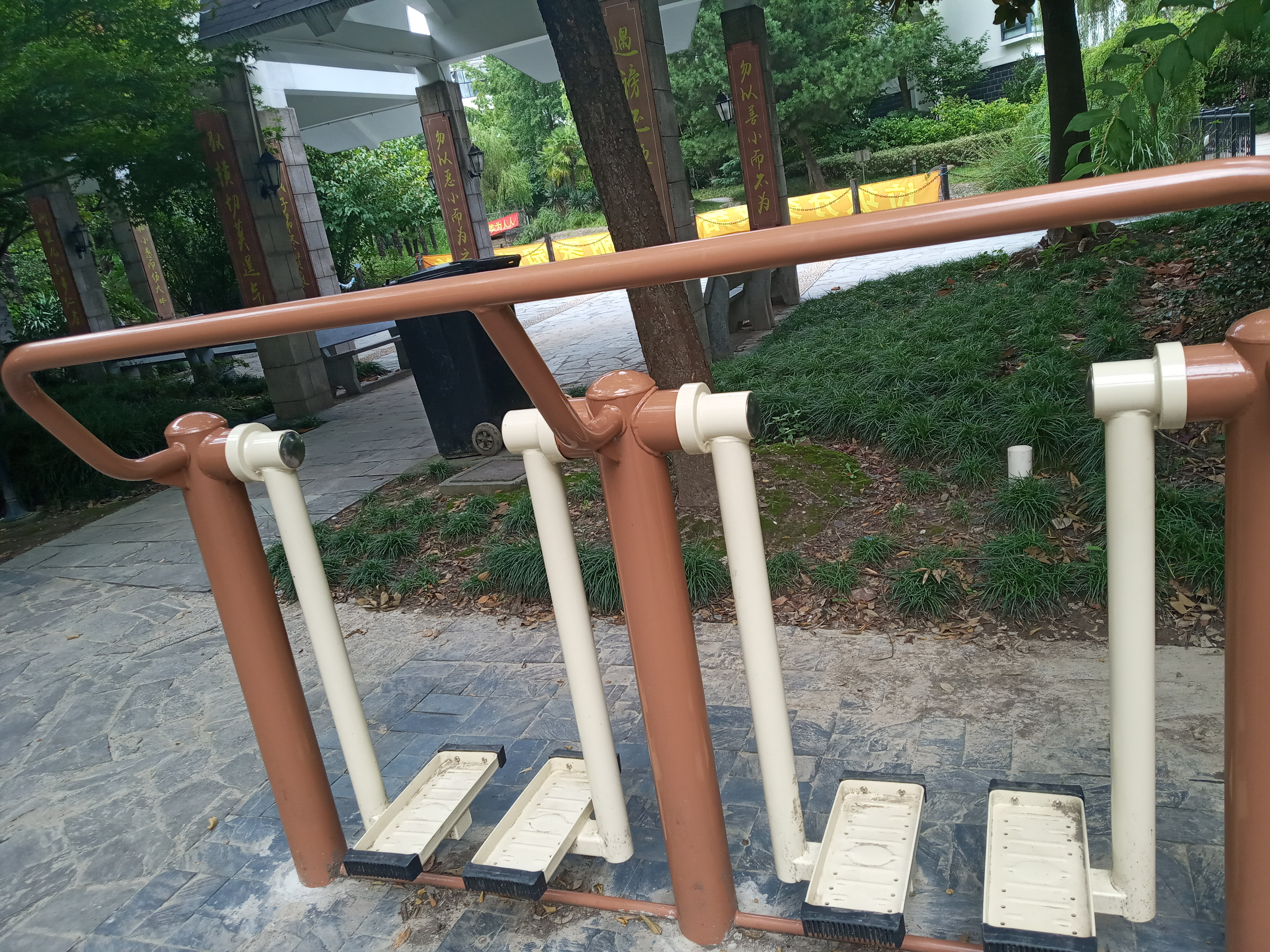 二位太空漫步機