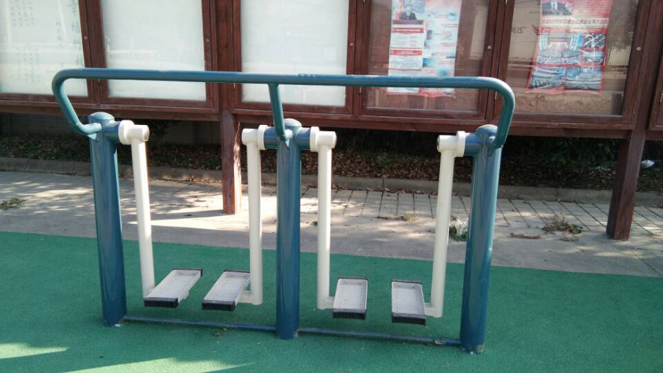 二位太空漫步機(jī)